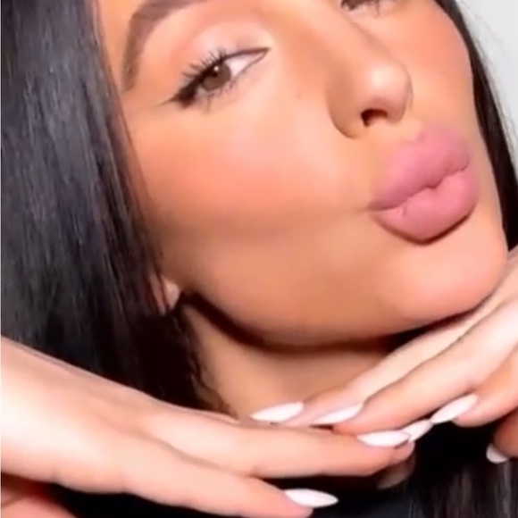 NIB BUXOM FULL SIZE PLUMPING LIP MATTE COLOR IS (DOLLY) - Picture 1 of 6